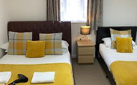 Arma Short Stays 46 Bicester - Sleeps 3 - Free Parking & Garden